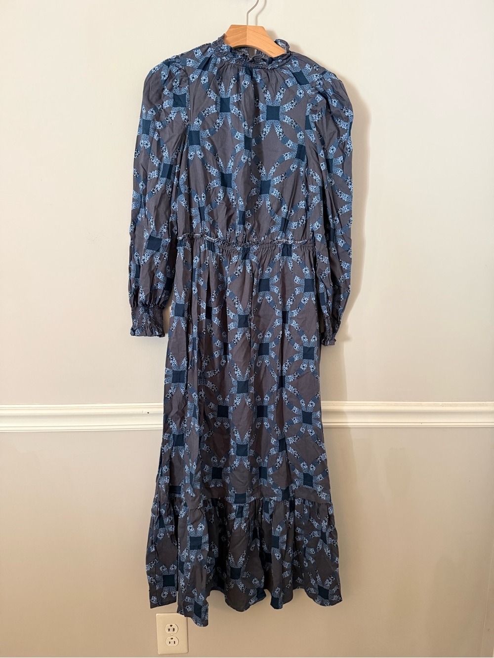Universal Thread blue quilt floral looking high neck maxi dress. XS
